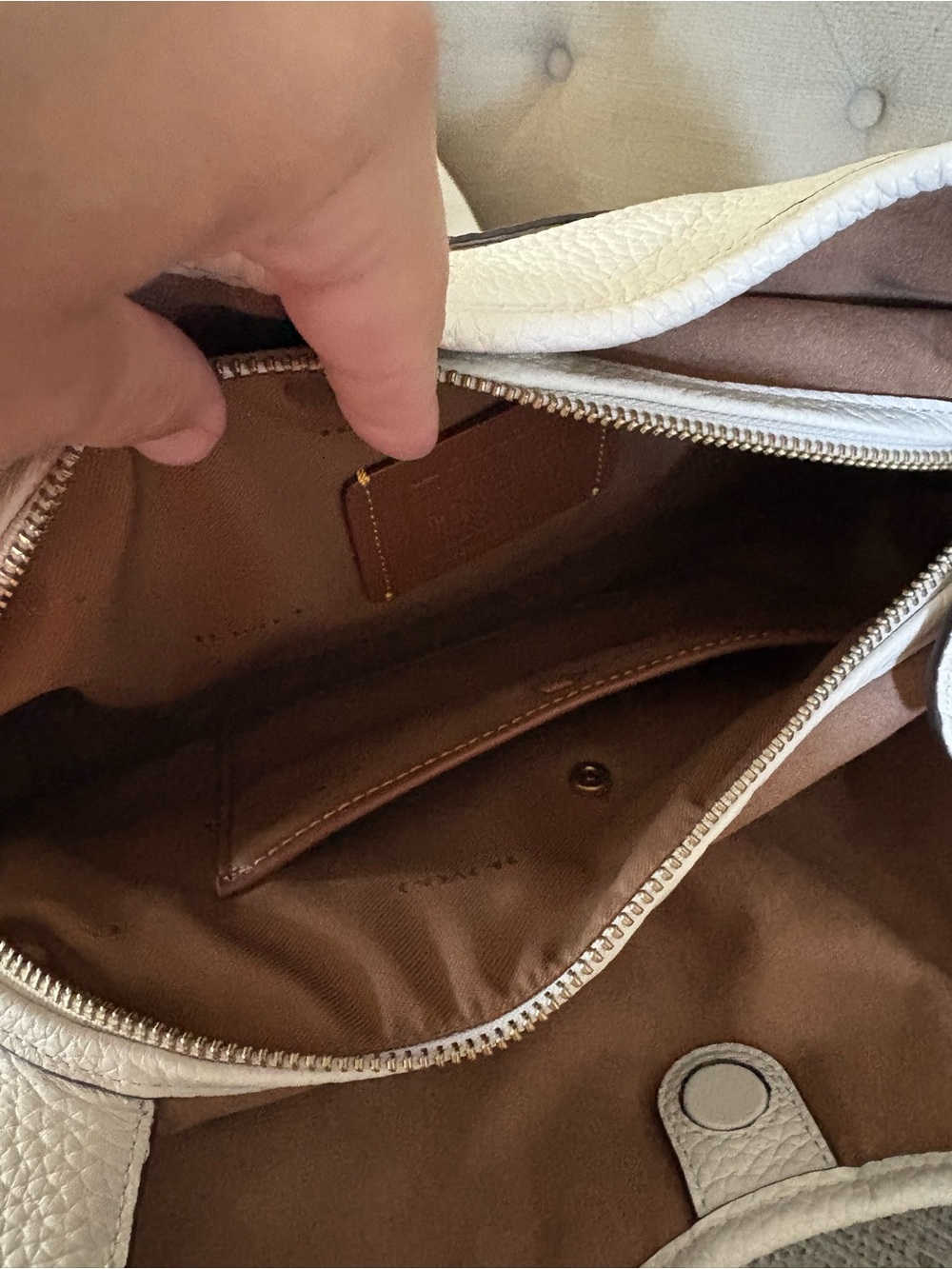 Coach White Pebble Leather Shoulder Bag with Gold Hardware - Picture 7 of 8